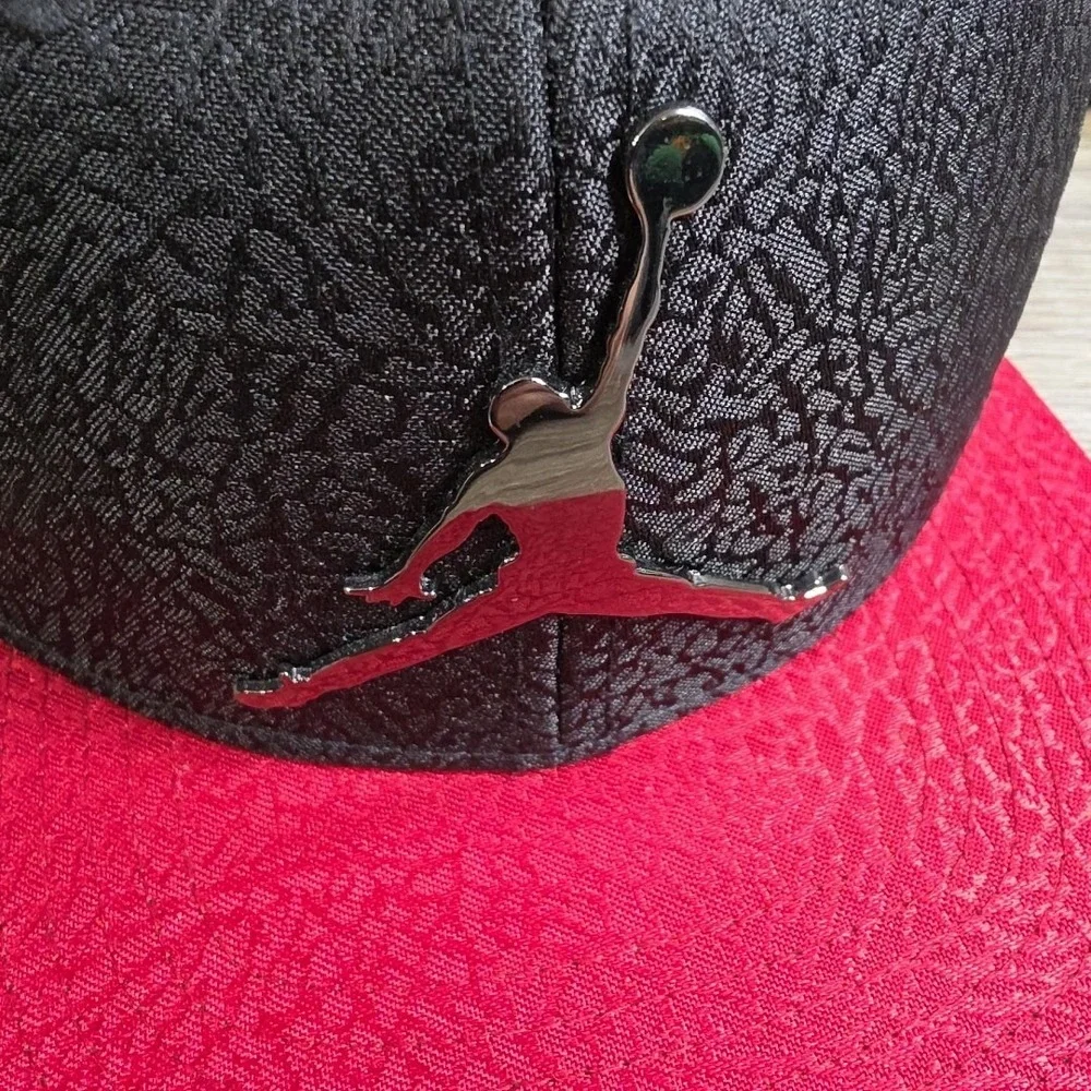 Michael Jordan 'Jumpman' Nike‎ Metal Logo Black Red Hat Cap Snapback YOUTH HAT